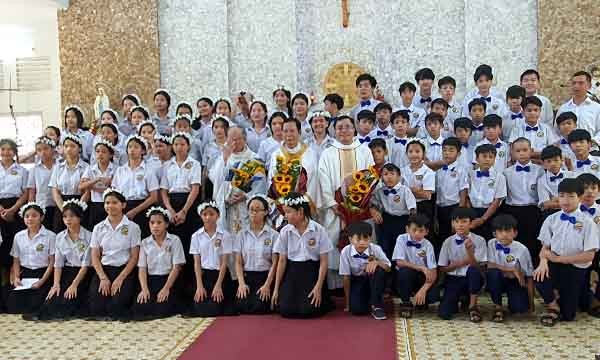 Ngày Rước Lễ Lần Đầu của các em tại Trung tâm Quê Hương