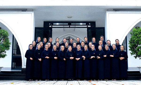 Khấn tạm Sài Gòn tĩnh tâm đầu niên khoá